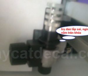 Máy cắt chữ Mimaki CG-60SRIII gõ đầu dao khi vận hành